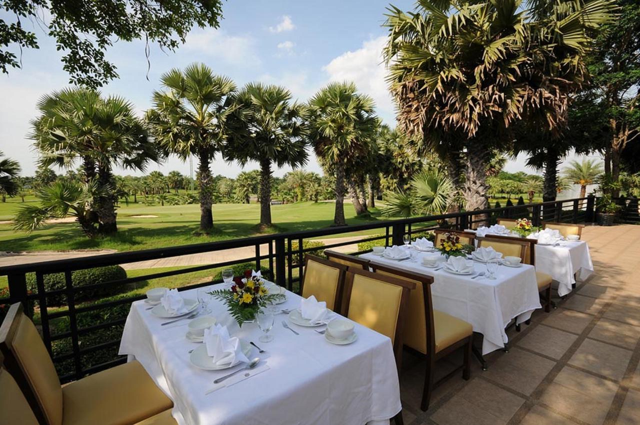 Suwan Golf & Country Club Pensionat Nakhon Chai Si Exteriör bild
