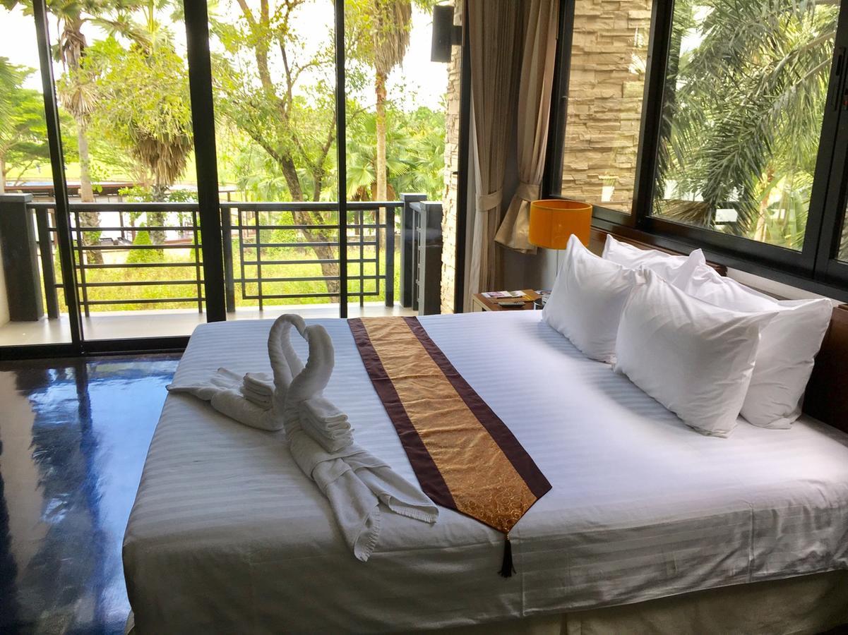 Suwan Golf & Country Club Pensionat Nakhon Chai Si Exteriör bild