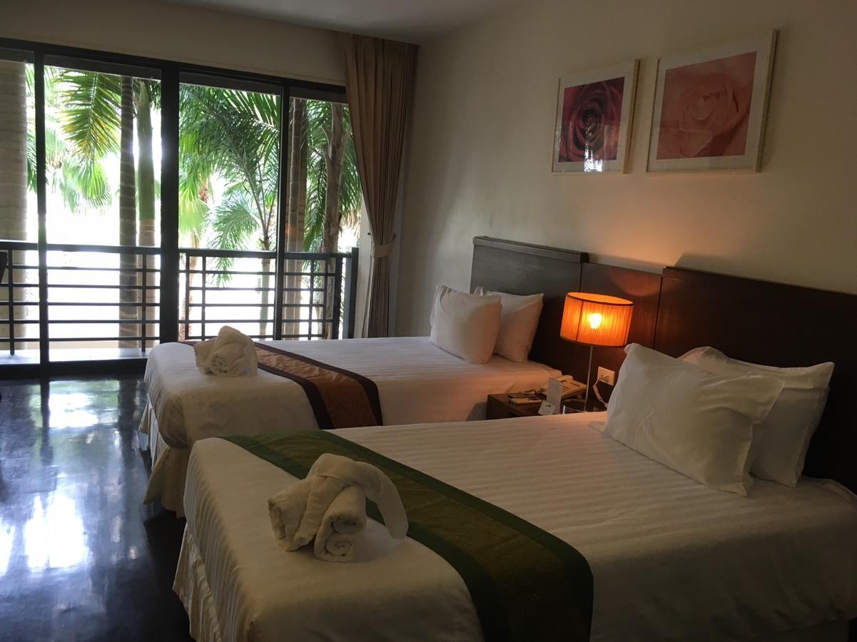 Suwan Golf & Country Club Pensionat Nakhon Chai Si Exteriör bild